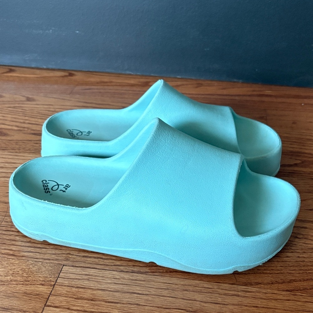 Art class size 5 aqua platform slides